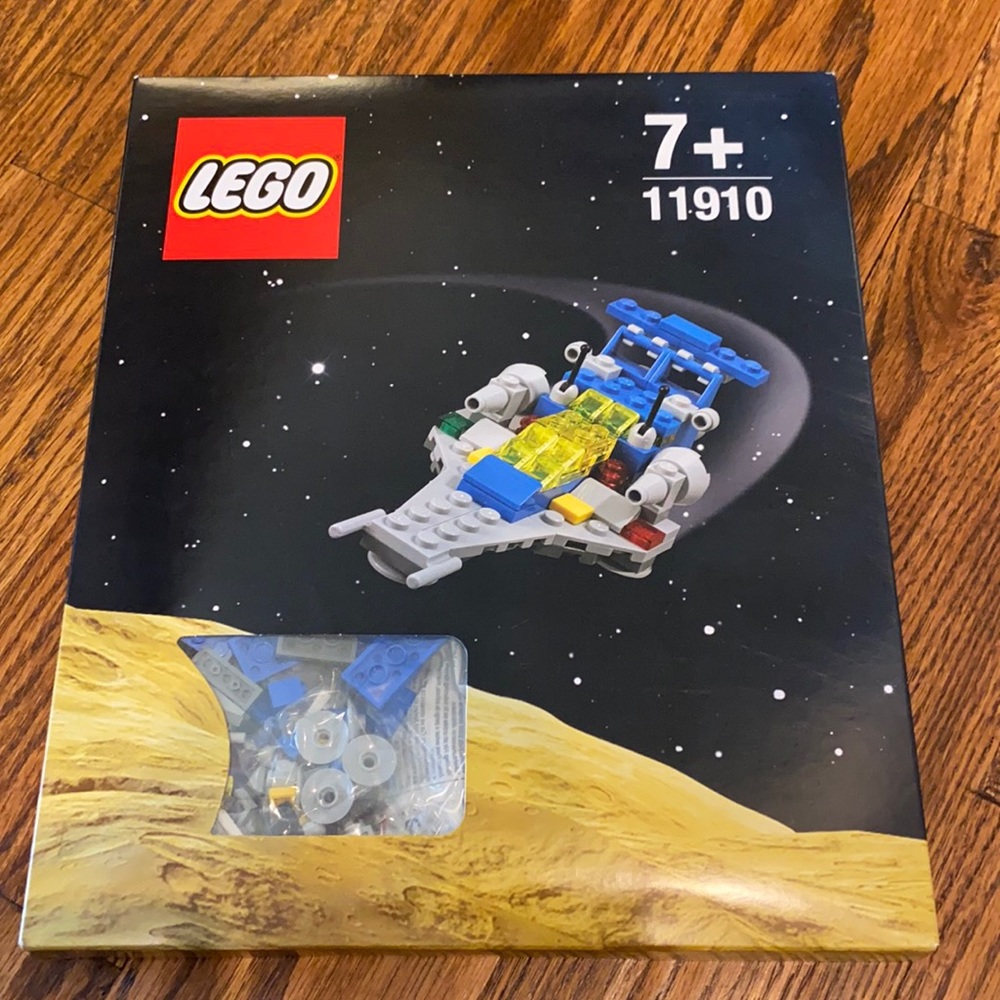 NIB 11910 LEGO Micro-Scale Space Cruiser